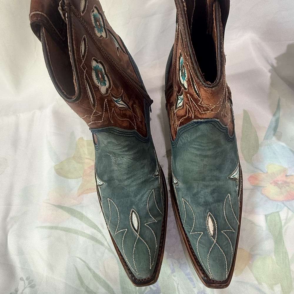 Embroidered Leather Cowboy Boots